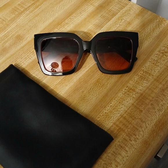 Kurt Geiger NWT Sunglasses With Soft Eye Case - Picture 8 of 8